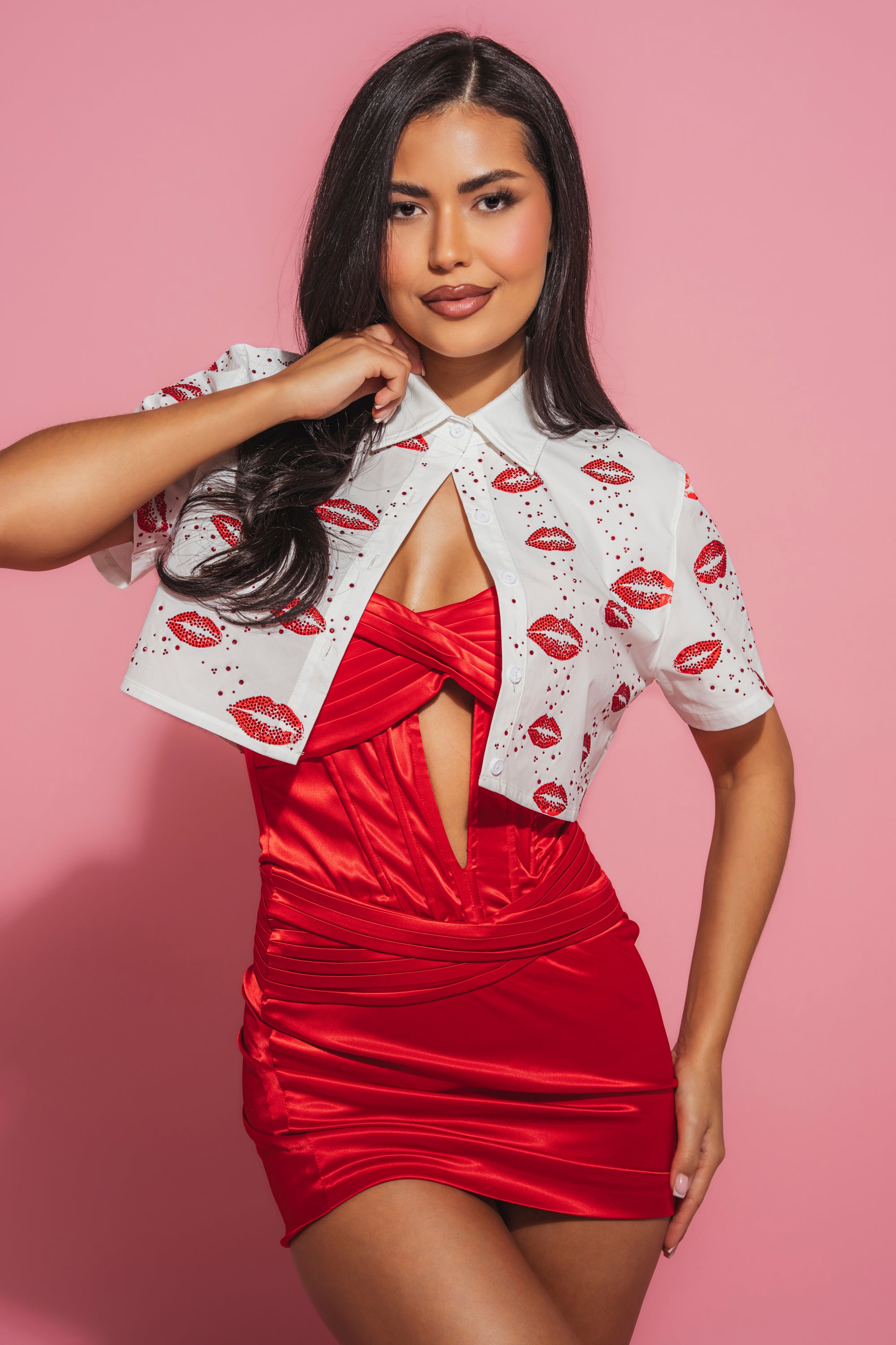 KISS KISS RHINESTONE CROPPED BUTTON DOWN – AKIRA