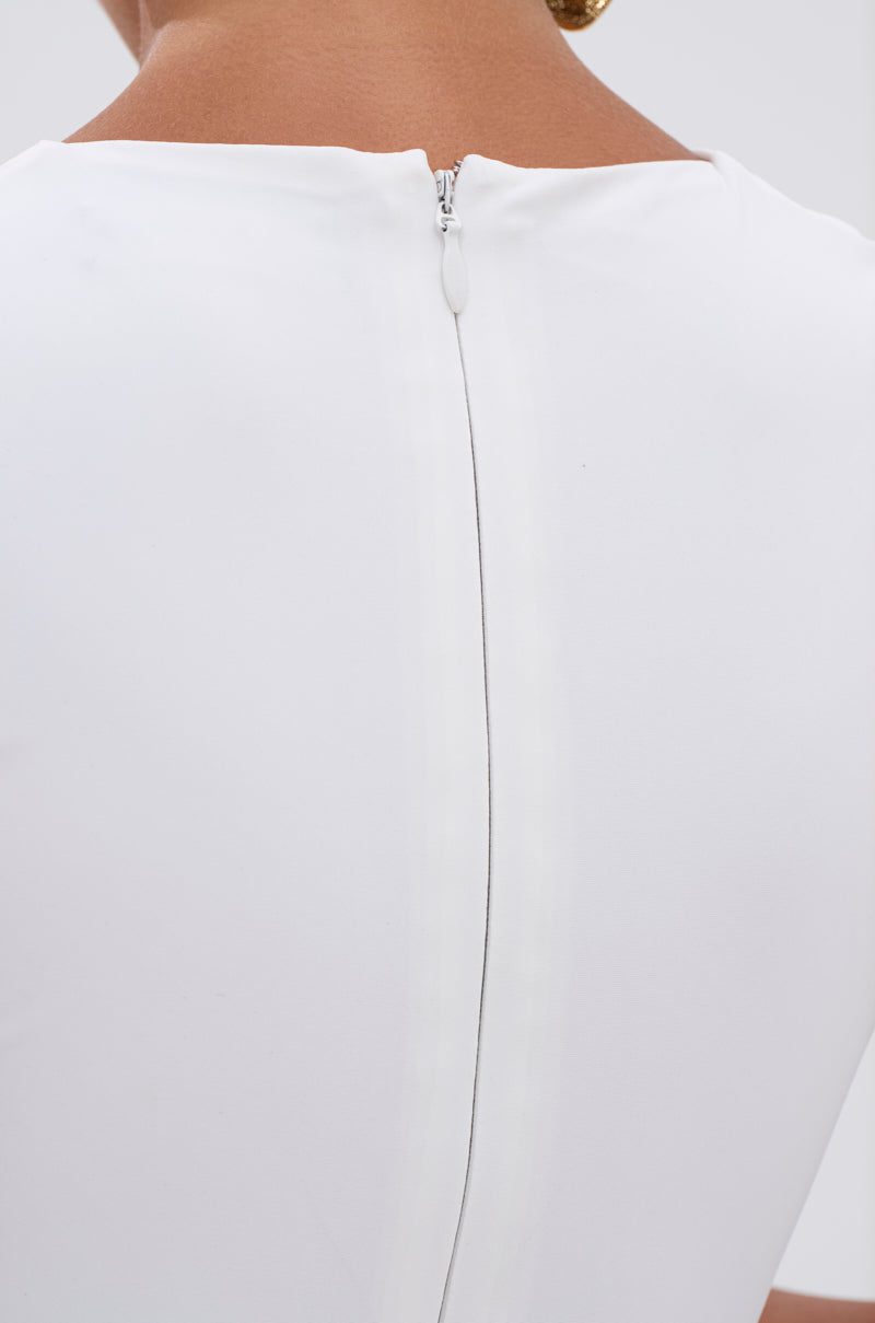 Close-up of a person’s upper back wearing the IZZY SEAMLESS BODYSUIT, showing body-contouring fabric and a white center zipper. The background is plain and neutral. 8