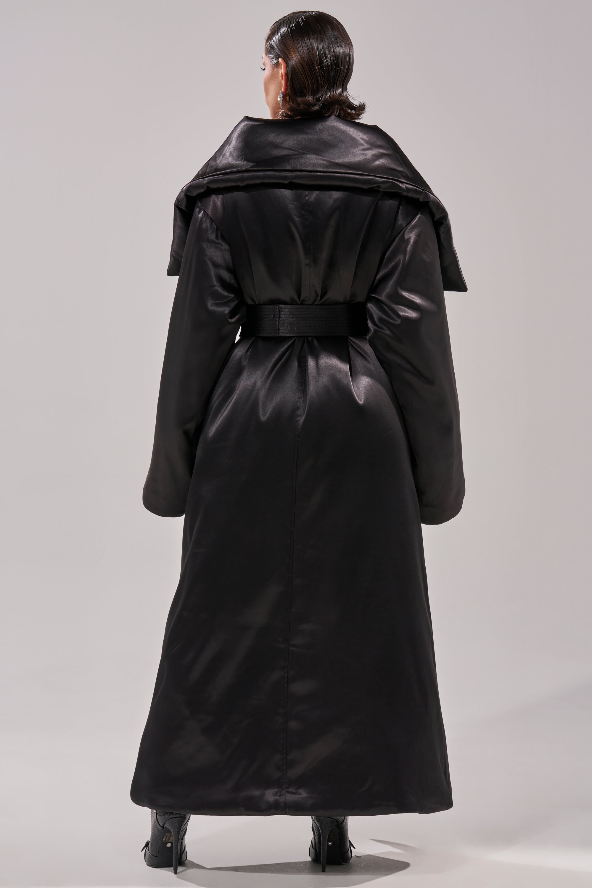 THE MOMENT SATIN PUFFER TRENCH – AKIRA