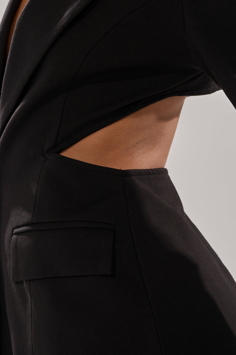AKIRA Party In The Back Cutout Blazer | Black