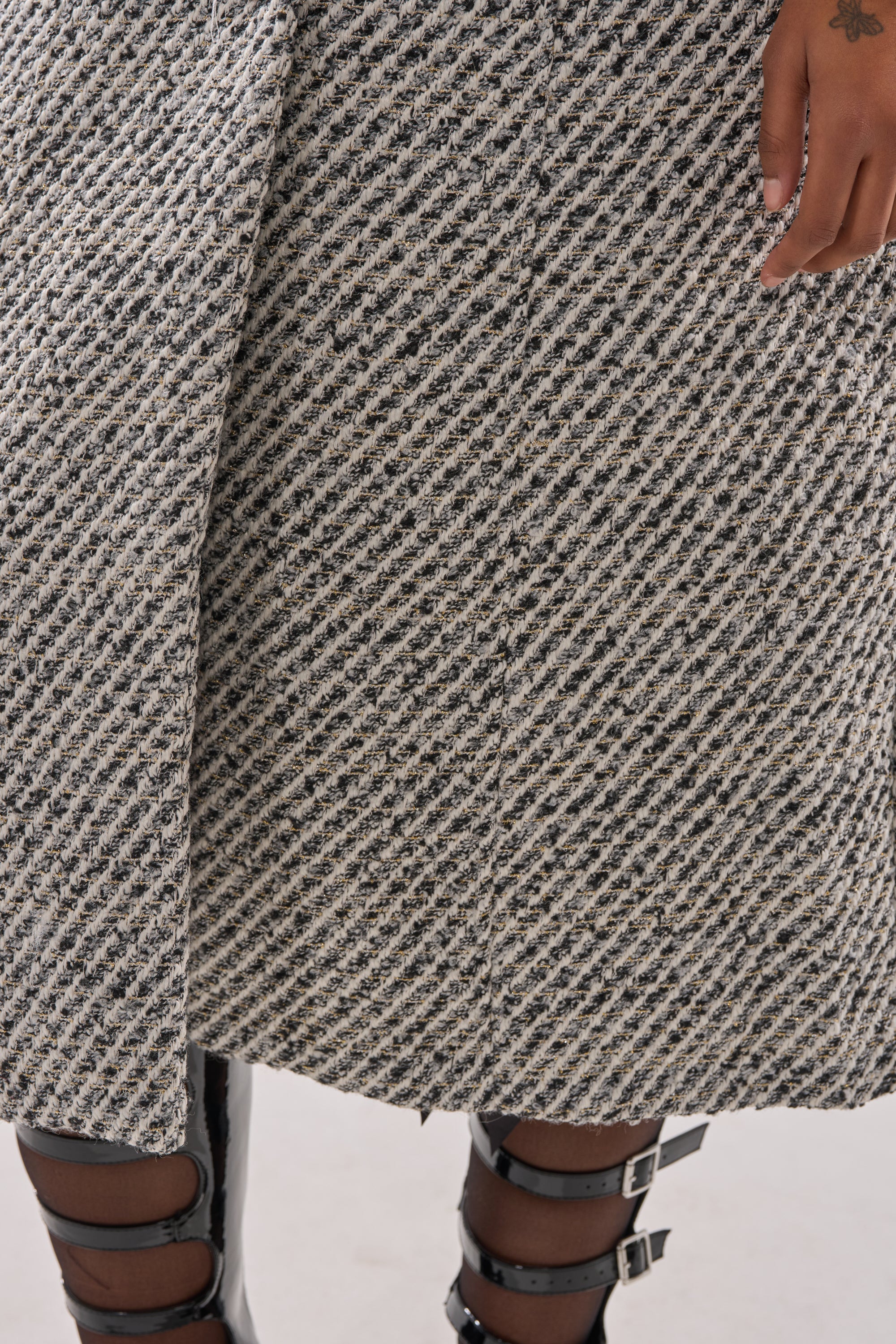 SEVILLE TWEED TRENCH – AKIRA