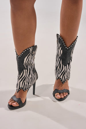 AZALEA WANG TAHLIE ZEBRA MULTI WESTERN GLADIATOR SANDAL – AKIRA