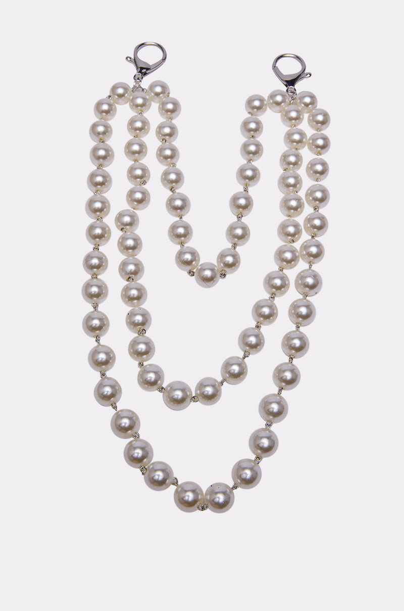 The STYLE ME UP PEARL PANTS CHAIN features a triple-stranded layered design with round white pearls and silver lobster clasps, shown on a white background.