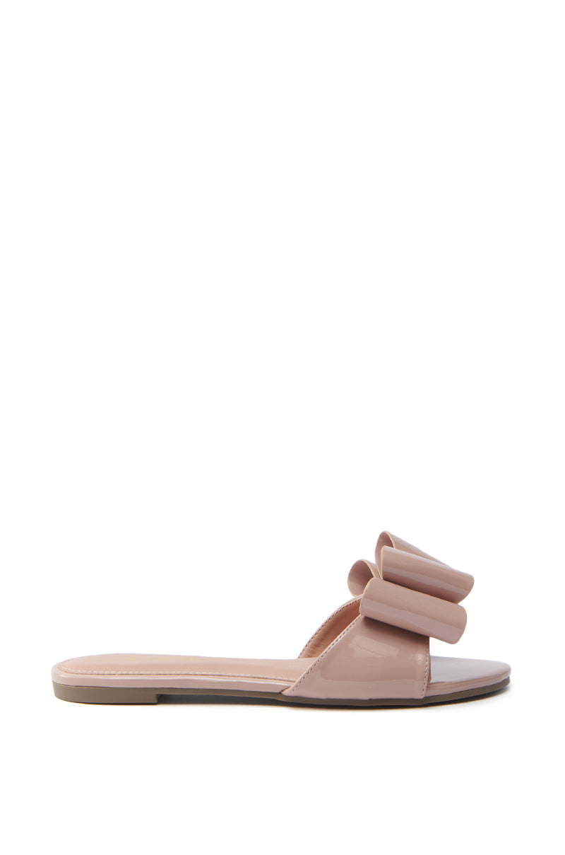 TIZZY NUDE BOW SLIP ON FLAT SANDAL – AKIRA