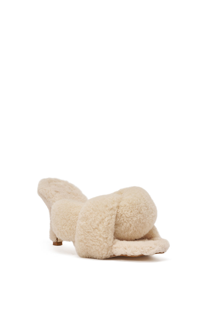 The AZALEA WANG VALE IVORY SHERPA LOW HEEL MULE SANDAL features soft cream faux sherpa, an open toe, wide fluffy strap, slim low heel, and a cushioned insole for comfort. 4