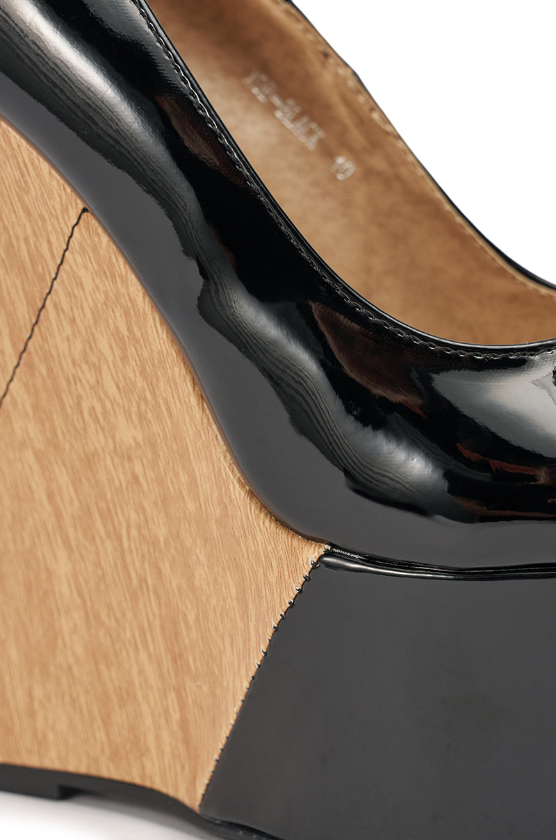 AKIRA Gold Xoe Wedge Open Toe Pump Shoes | Black