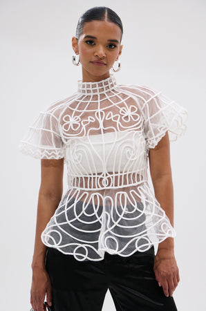 DOLL FACE SHORT SLEEVE STRUCTURED BLOUSE – AKIRA