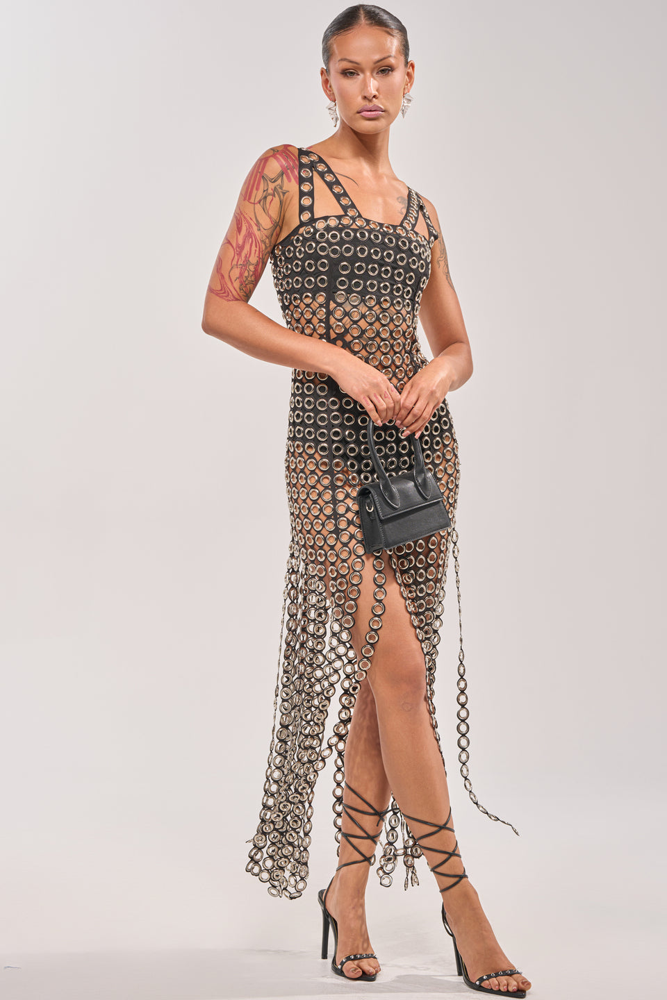FLIRT ALERT CHAIN MIDI DRESS – AKIRA