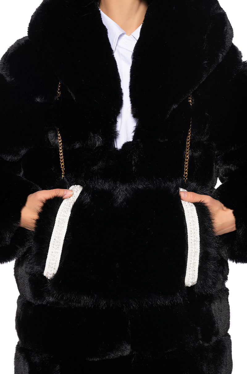 Front View Apres Ski Fur Muff