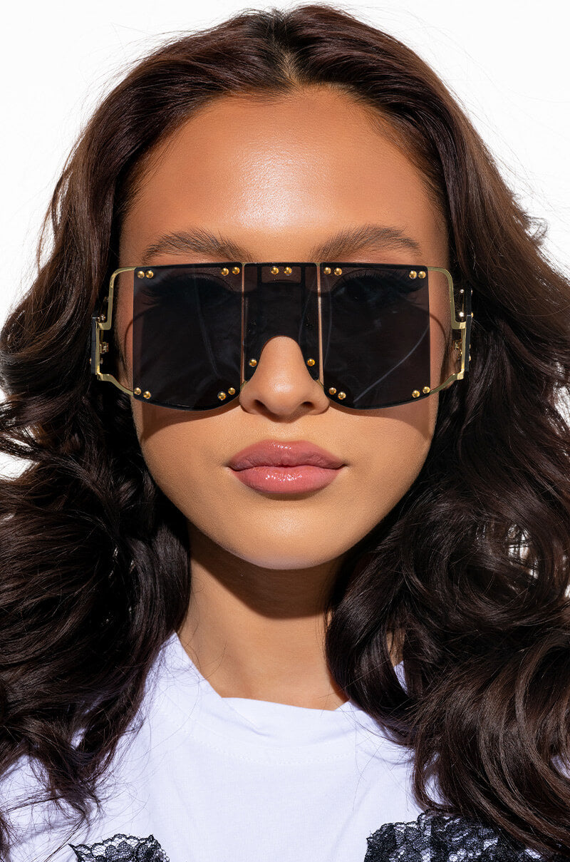 Front View Atl Oversized Sunnies
