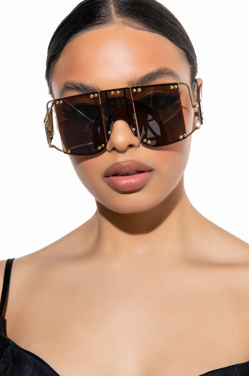 Front View Atl Oversized Sunnies