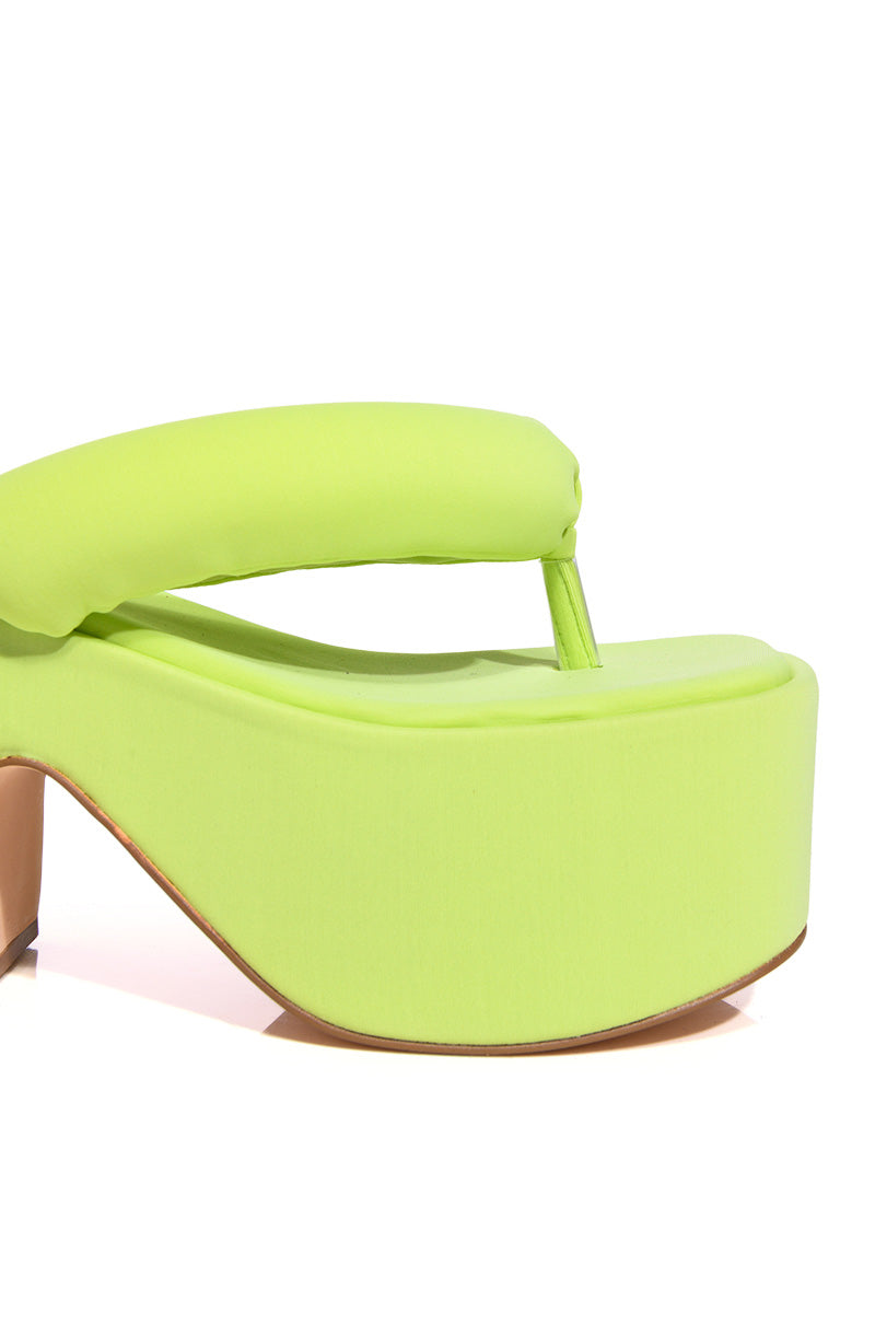 Full View Azalea Wang April Thing Flatform Sandal In Green 4
