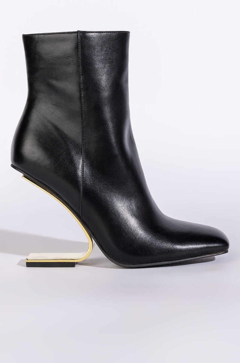 Back View Azalea Wang Arianna Smooth Vegan Leather Wedge Bootie In Bone 4