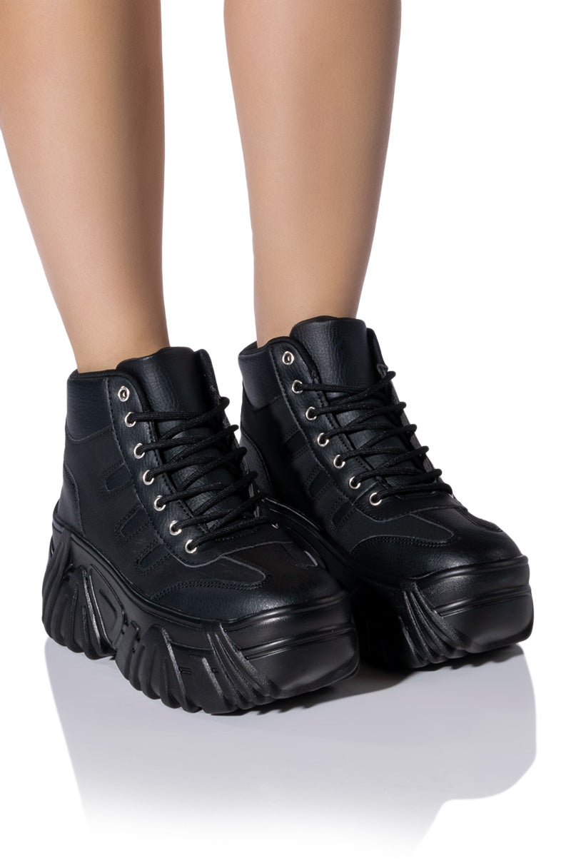 Front View Azalea Wang Atalanta Flatform Sneaker In Black
