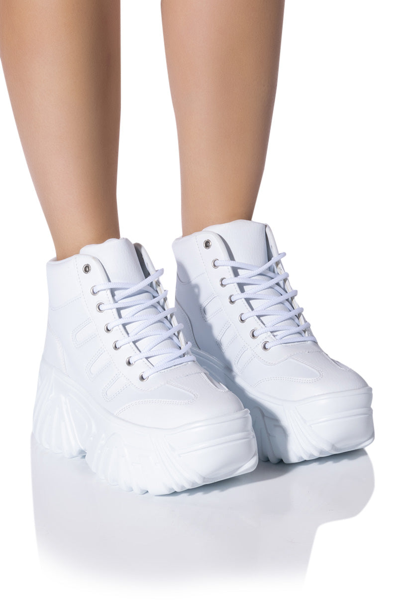 Front View Azalea Wang Atalanta Flatform Sneaker In White