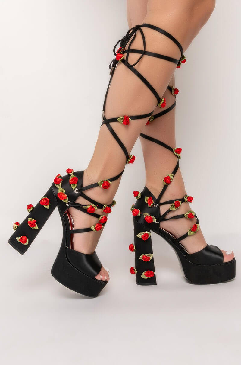 Side View Azalea Wang Be My Date Chunky Sandal In Black