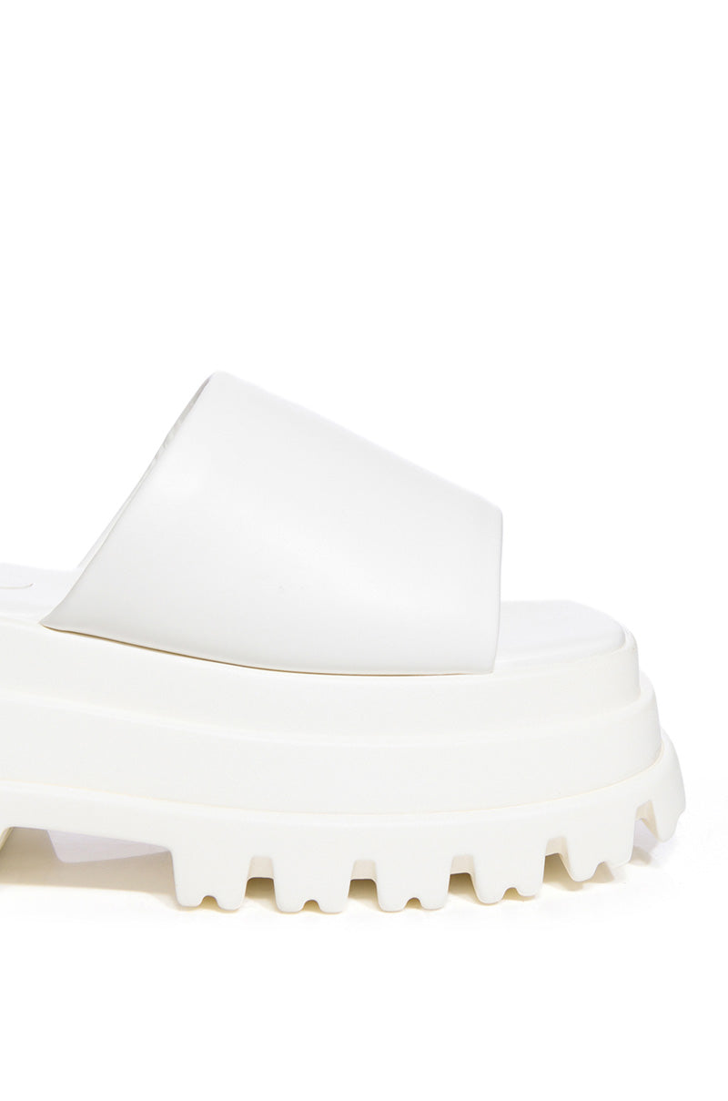 Full View Azalea Wang Bernard Flatform Sandal