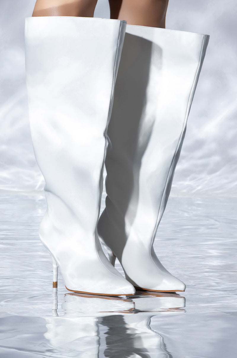 AZALEA WANG BRIGHTEN BUCKET BOOT IN CREAM – AKIRA