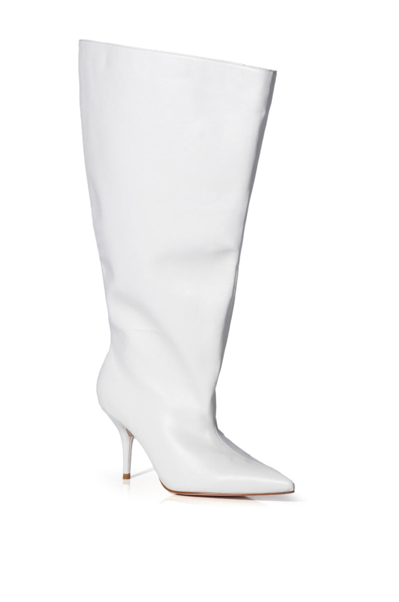 AZALEA WANG BRIGHTEN BUCKET BOOT IN CREAM – AKIRA