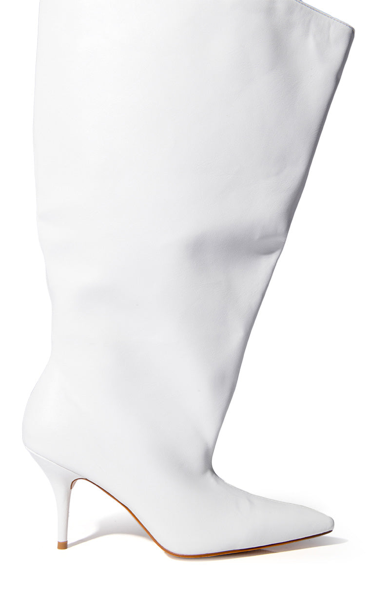 AZALEA WANG BRIGHTEN BUCKET BOOT IN CREAM – AKIRA