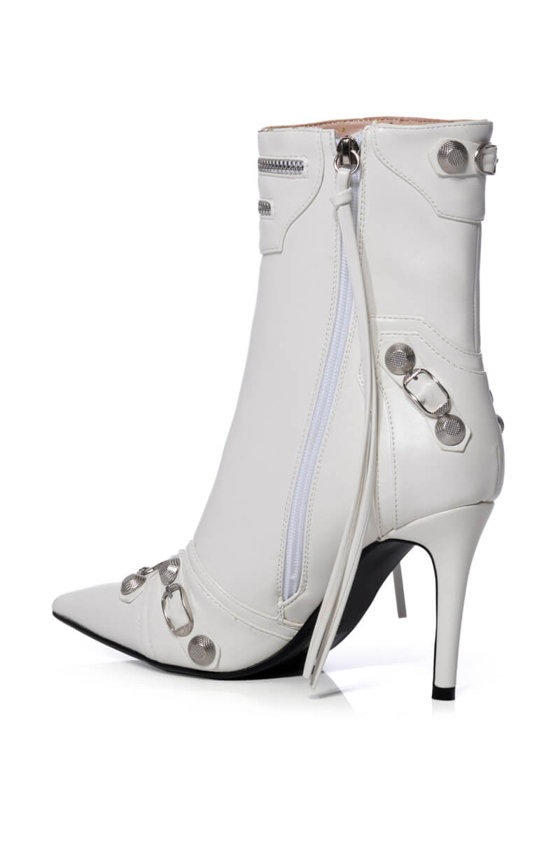 Detail View Azalea Wang Brooklyn Pu Bootie In White