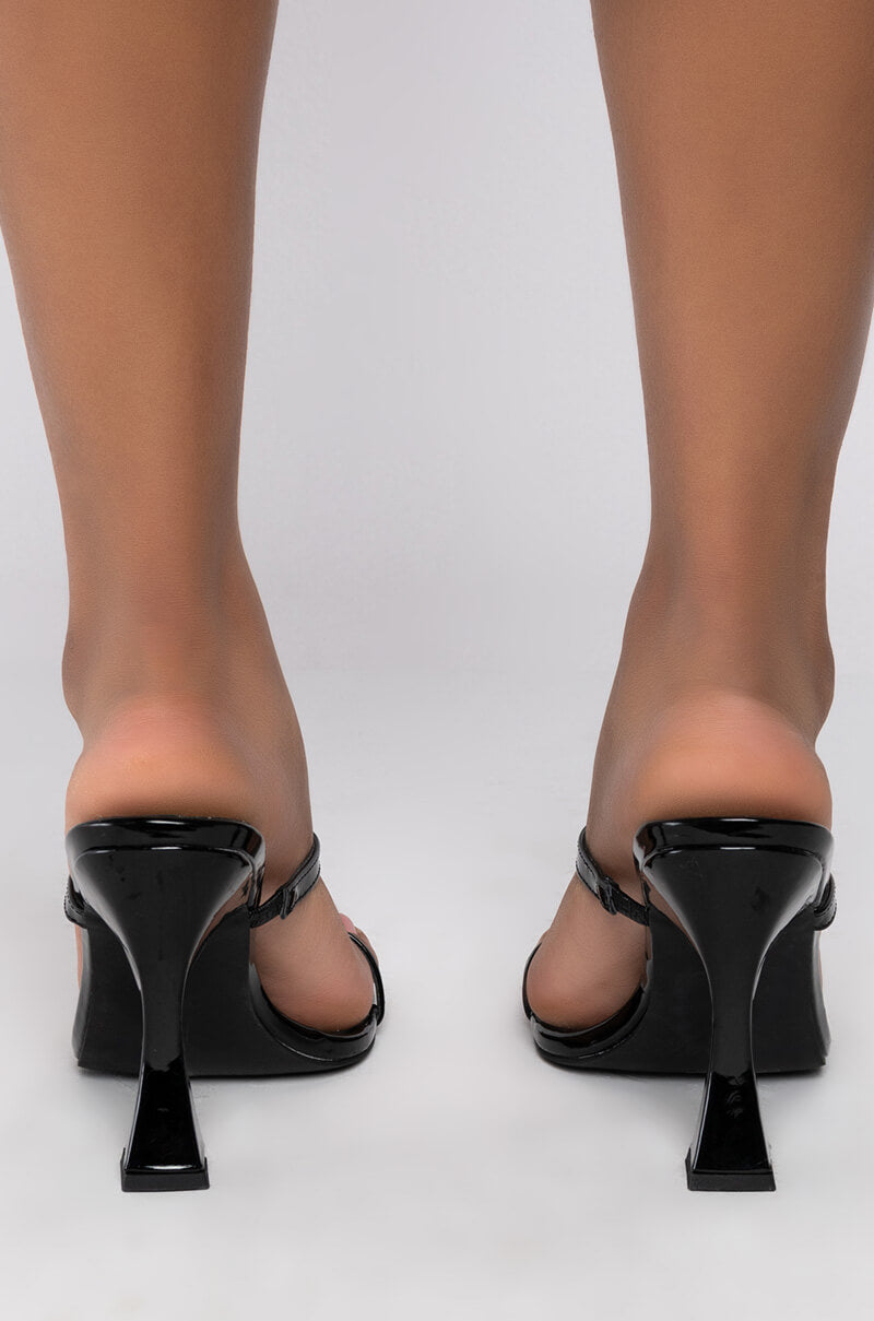 Detail View Azalea Wang Catch Up To Me Chunky Sandal In Black