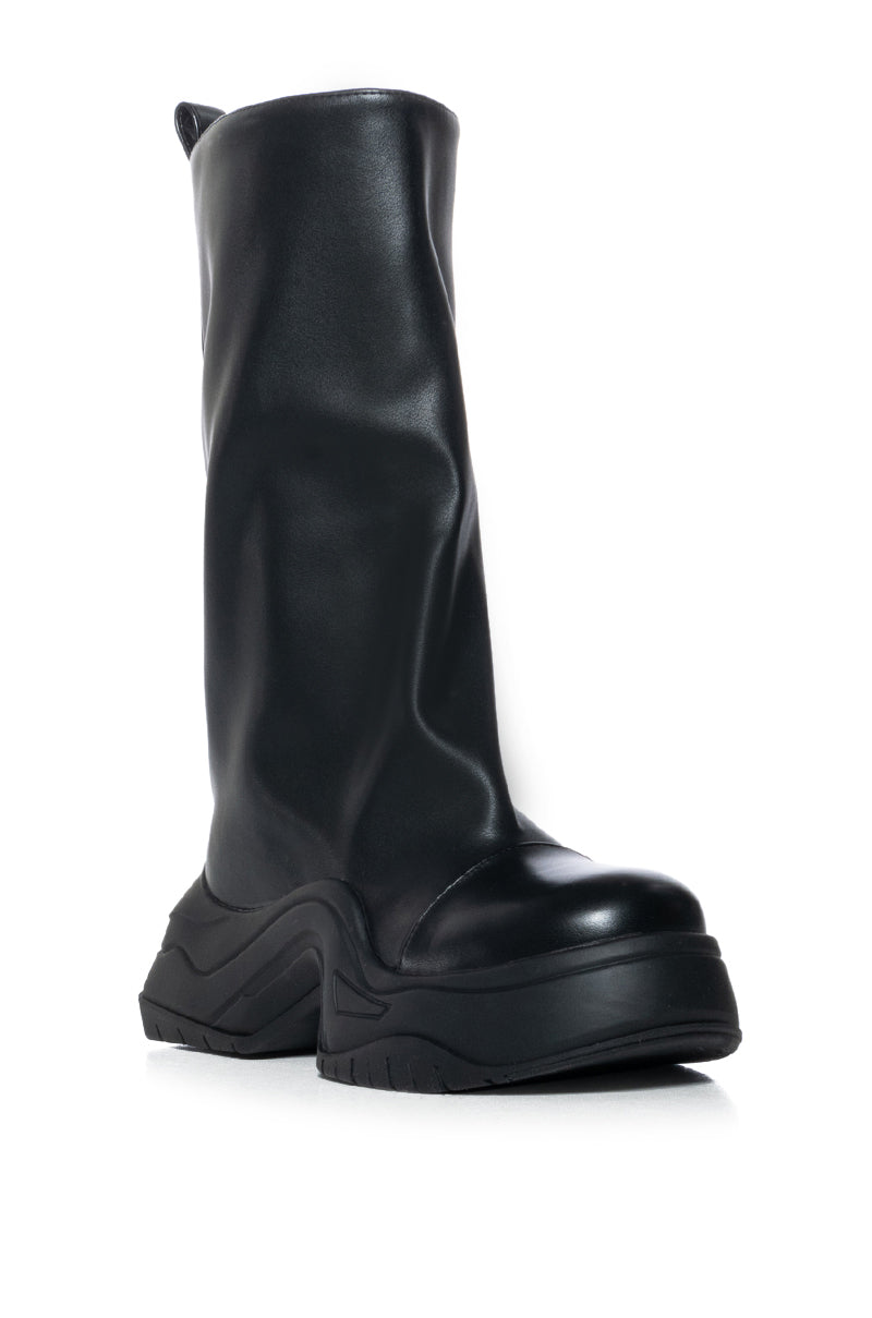 Back View Azalea Wang Chadwick Flatform Bucket Boot In Black