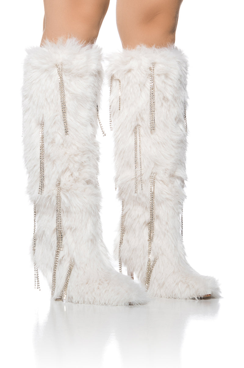 Front View Azalea Wang Dakotanna White Furry Diamond Drip Boot