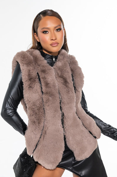 AZALEA WANG ESKIMO HOODED FAUX FUR VEST – AKIRA