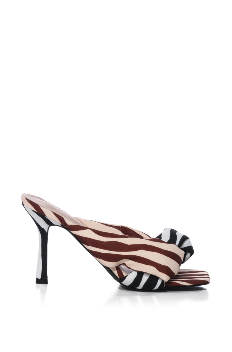 AZALEA WANG GALEN PATTERN DESIGN SANDAL IN BLACKWHITE – AKIRA