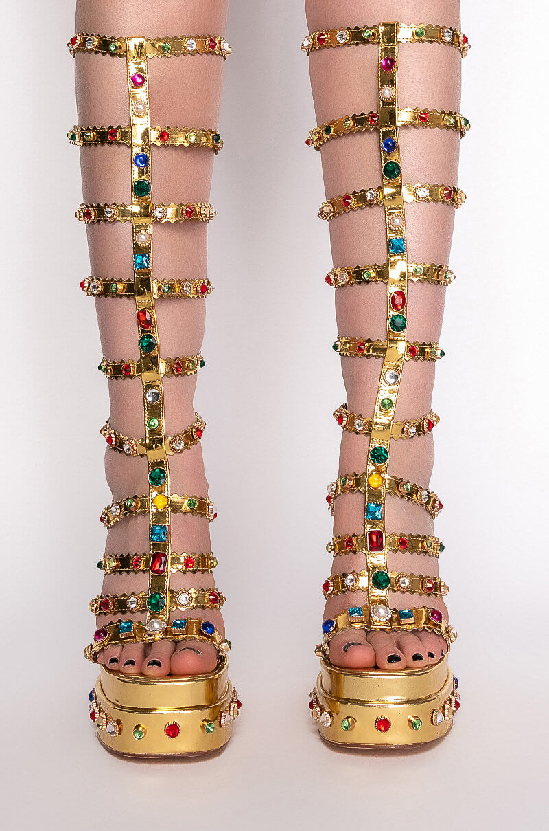 Back View Azalea Wang Gold Digger Chunky Sandal In Gold