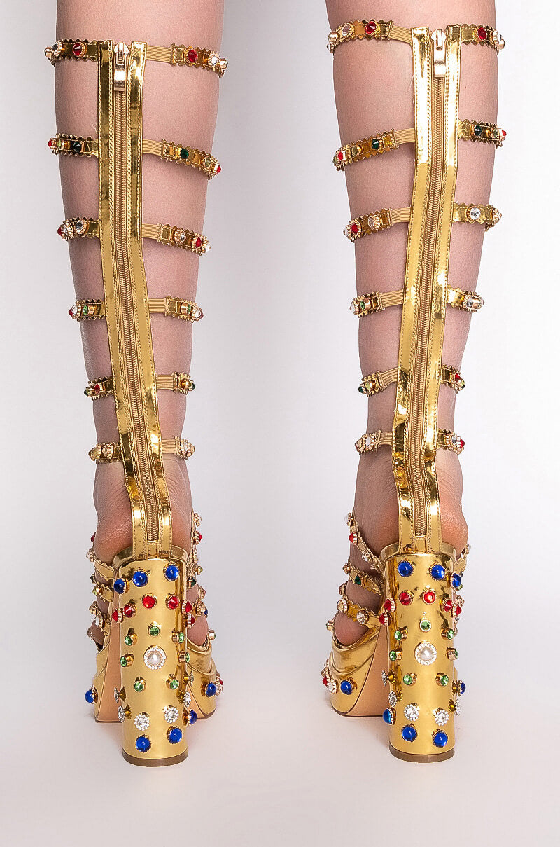 Detail View Azalea Wang Gold Digger Chunky Sandal In Gold