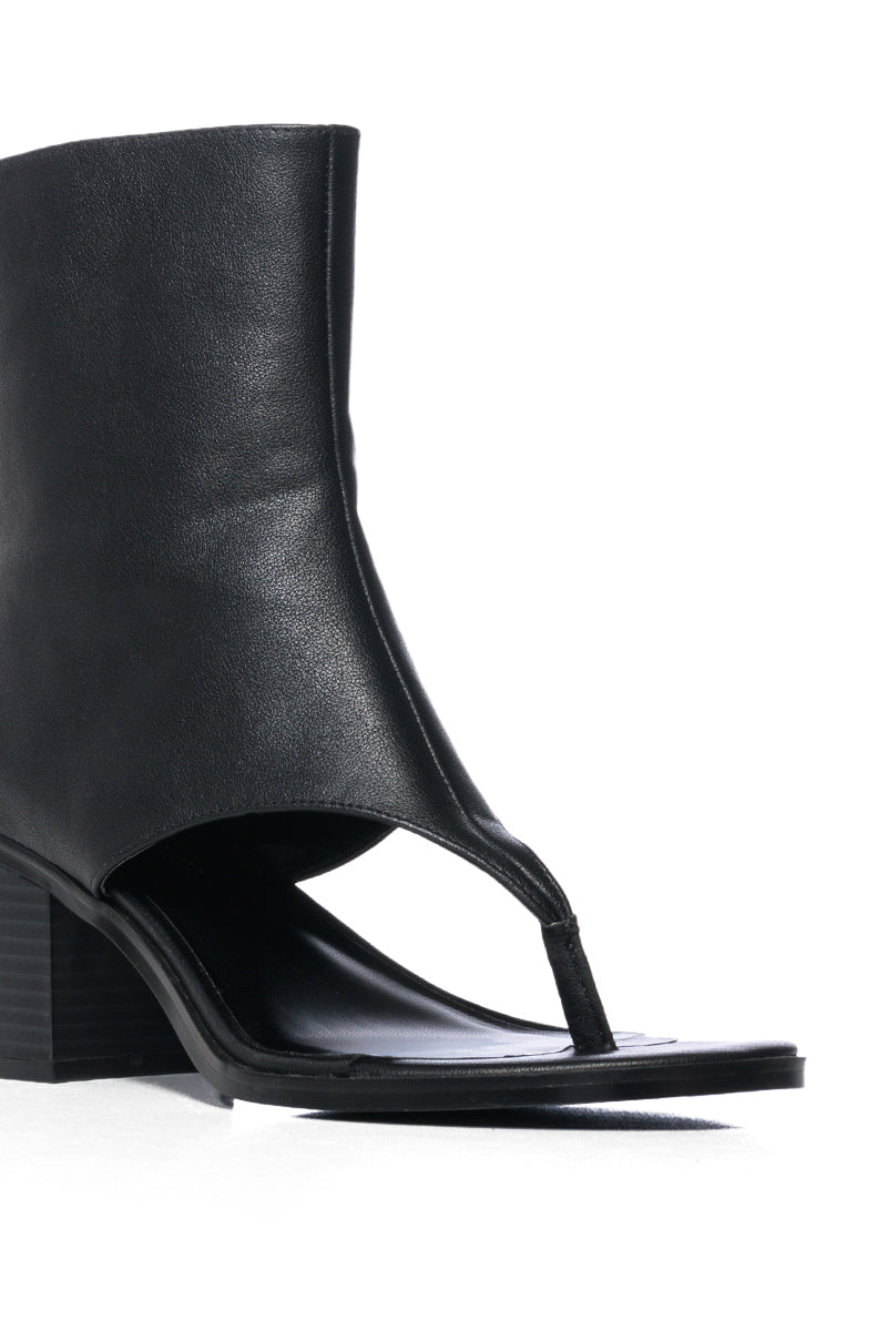 Full View Azalea Wang Grayson Chunky Bootie Thong Sandal In Black