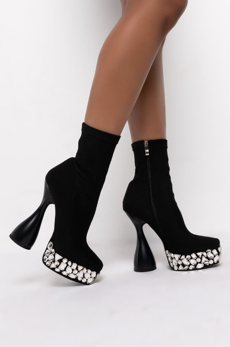 Side View Azalea Wang Hit Restart Chunky Bootie In Black