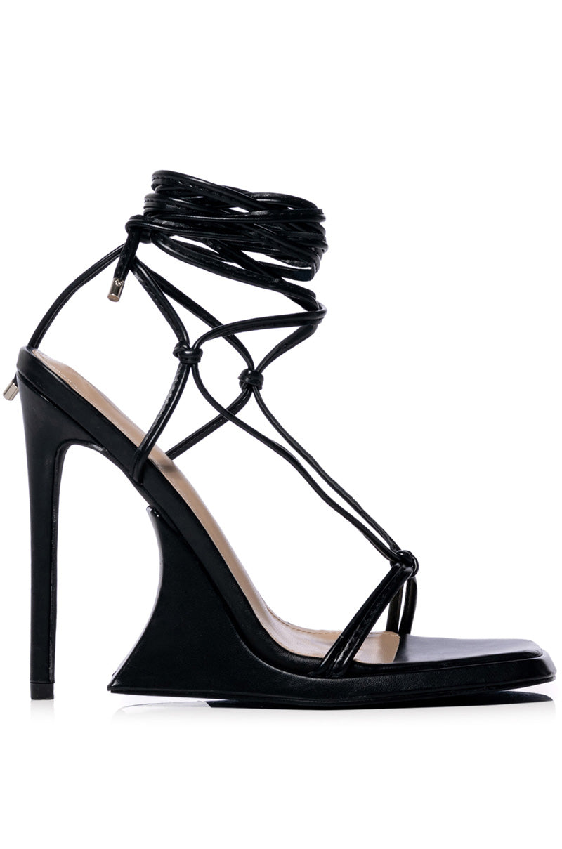 Side View Azalea Wang Impulsive Chunky Pump In Black 2
