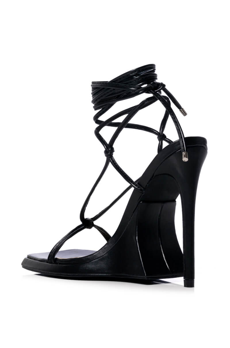 Detail View Azalea Wang Impulsive Chunky Pump In Black 5