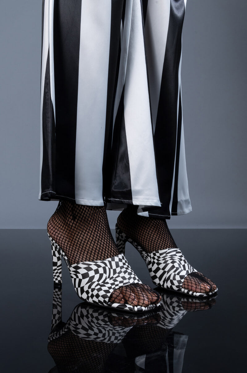 Front View Azalea Wang Into You Stiletto Sandal In Black White