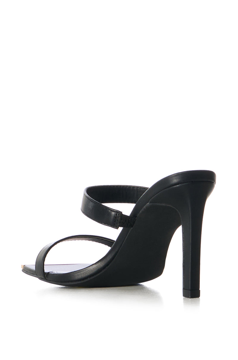 Detail View Azalea Wang Jenelle Black Metallic Toe Sandal