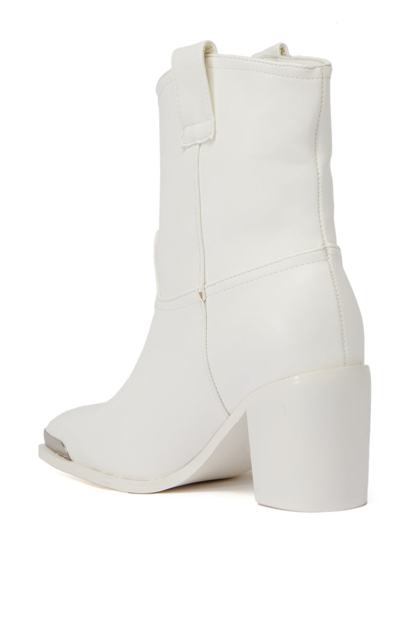 Detail View Azalea Wang Jolyn White Bootie