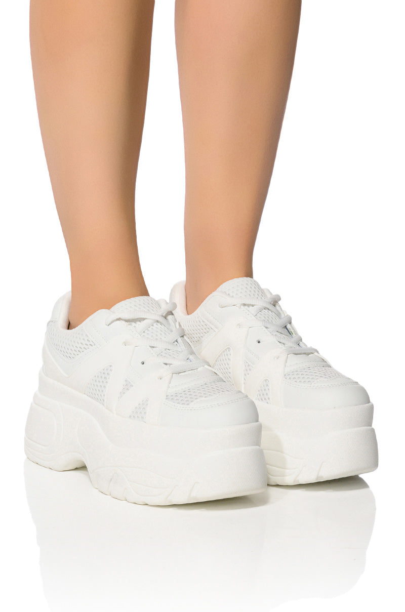 Front View Azalea Wang Jutta Flatform Sneaker In White