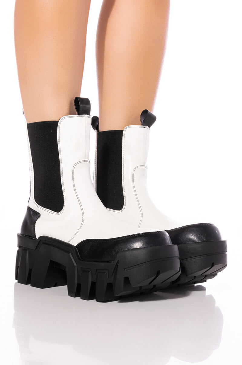 Front View Azalea Wang Kelianna Chunky Boot In White