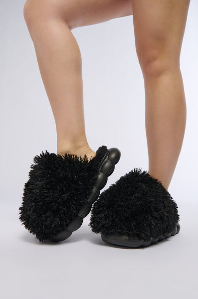 AZALEA WANG LAWSON BLACK SLIPPER – AKIRA