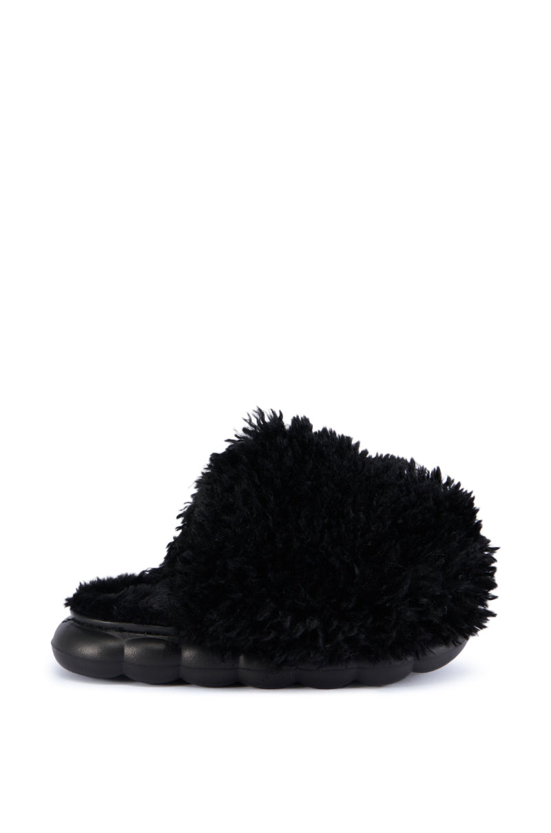 Side View Azalea Wang Lawson Black Slipper 1