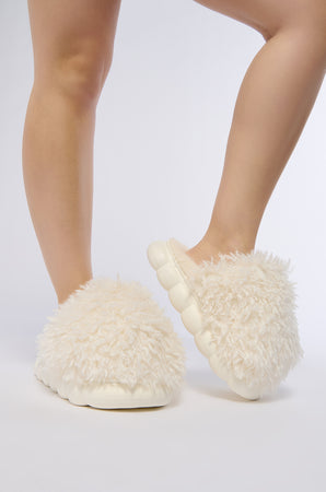 white Sponge Buckle Slippers サンダ Winter Slippers – Raccoonsocks