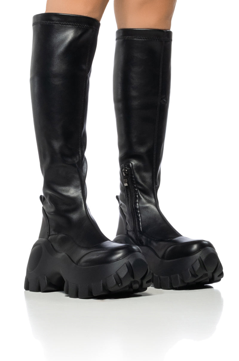 Front View Azalea Wang Lulee Futuristic Flatform Boot In Black