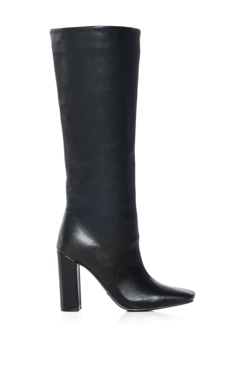 Side View Azalea Wang Magnetized Chunky Boot In Black