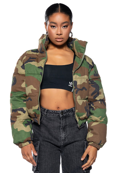 AZALEA WANG MIDTOWN PUFFER IN GREEN CAMO – AKIRA