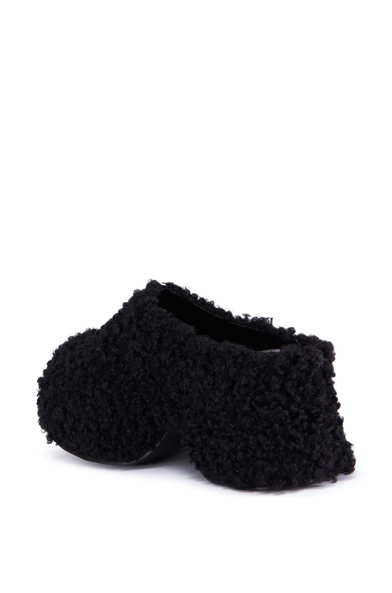 Detail View Azalea Wang Morticia Black Sherpa Clog 7