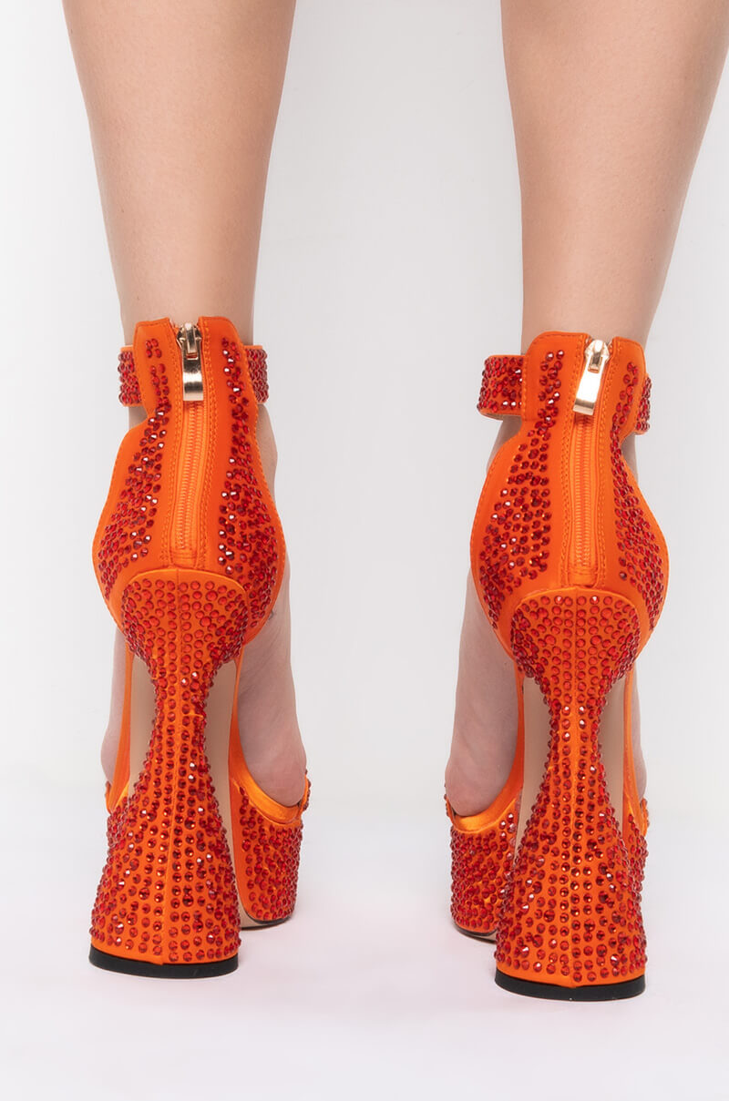 Full View Azalea Wang My Place Or Yours Chunky Sandal In Orange