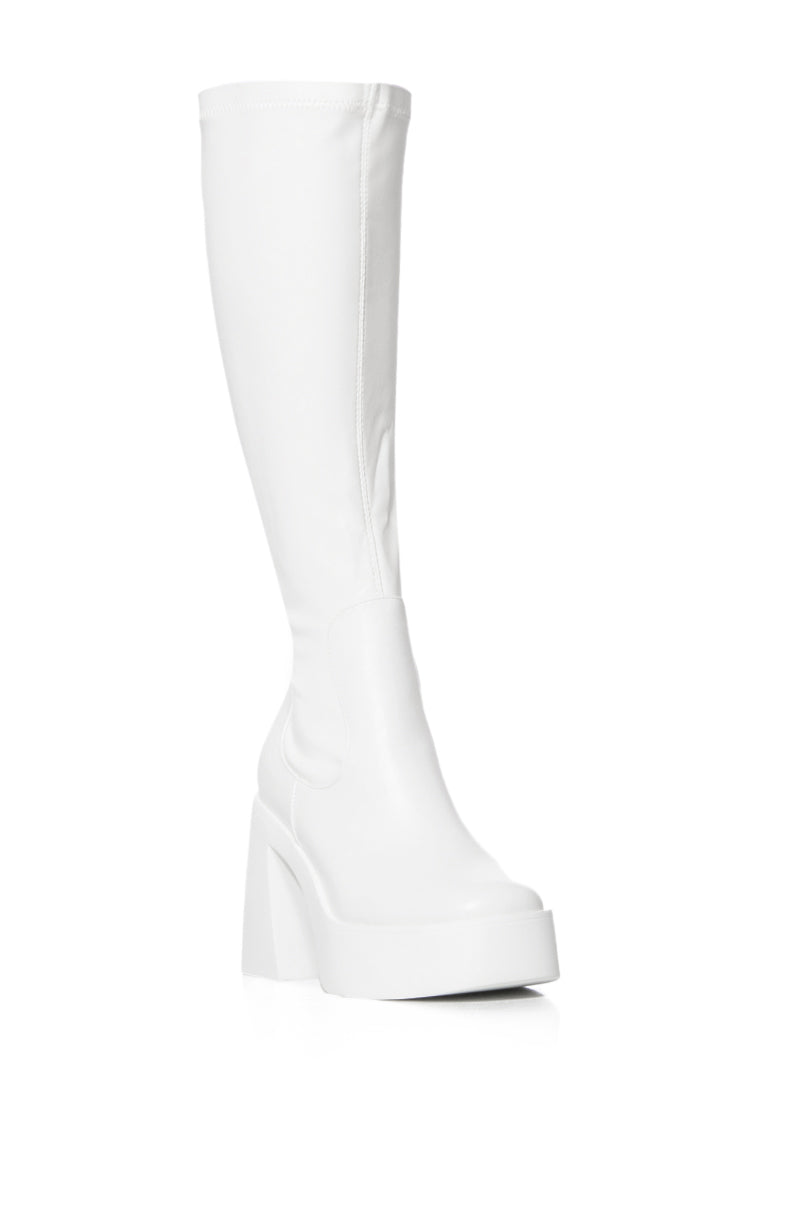 Back View Azalea Wang Nashla White Chunky Boot
